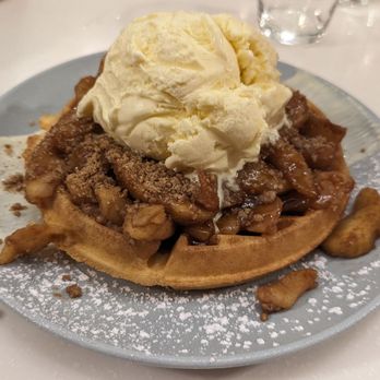 Demetres Bramalea - Pomme pilot - Desserts Near Me - Brampton, Ontario Demetres Bramalea - Pomme pilot - Desserts Near Me - Brampton, Ontario
