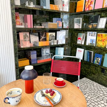 Do Not Feed Alligators - Bookstores Near Me - New York, New York