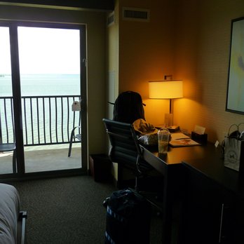 DoubleTree by Hilton Hotel Bemidji - Hotels Near Me - Bemidji, Minnesota