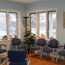 Springbrook Family Dentistry: Jennifer Finney, DDS - Reception area
