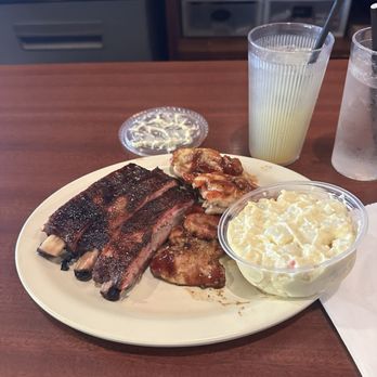 The Riata Diner & Tavern - BBQ plate - Bars Near Me - Livermore, California