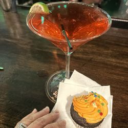 Cosmo and a cupcake