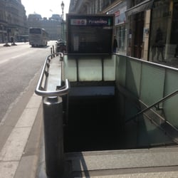 Pyramides Metro