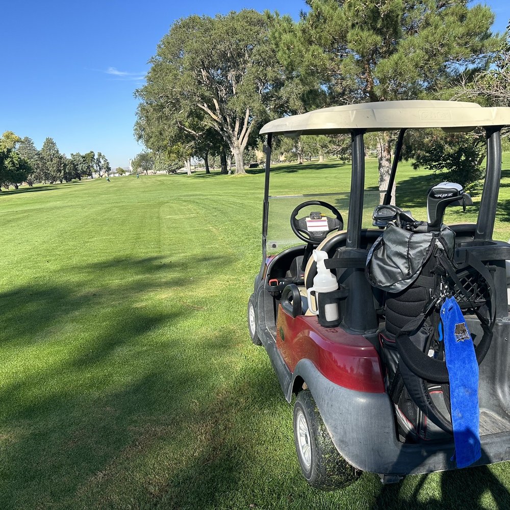 Los Altos Golf Course - On the tee box waiting for the group ahead to finish - Golf Near Me - Albuquerque, New Mexico Los Altos Golf Course - On the tee box waiting for the group ahead to finish - Golf Near Me - Albuquerque, New Mexico