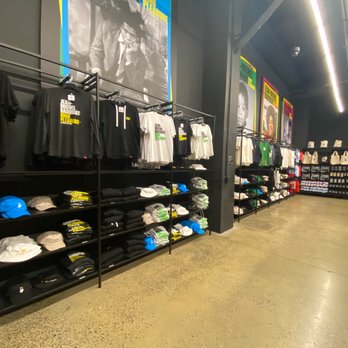 Starret-Lehigh Building - Gift shop wall - Shared Office Spaces Near Me - New York, New York Starret-Lehigh Building - Gift shop wall - Shared Office Spaces Near Me - New York, New York
