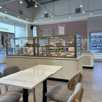 Tous Les Jours - Inside - Bakeries Near Me - Stevenson Ranch, California