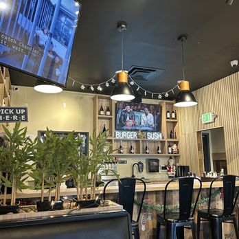 B Town Burger Sushi Bar - Bar and order counter - Burgers Near Me - Casselberry, Florida