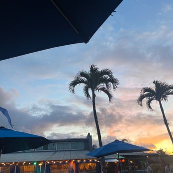 The Dolphin - Outside eating area - Seafood Markets Near Me - Hanalei, Hawaii