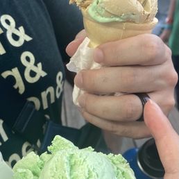 Coffee cone, pistachio cup. Coffee cone, pistachio cup.