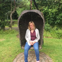 Brigit's Garden - Swinging & relaxing