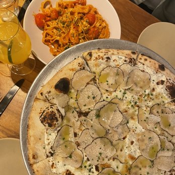 Kassi Beach - Lobster pasta & truffle pizza - Italian Near Me - Las Vegas, Nevada
