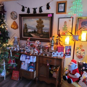 C & C Treasures - Christmas collection - Antiques Near Me - Paulding, Ohio C & C Treasures - Christmas collection - Antiques Near Me - Paulding, Ohio