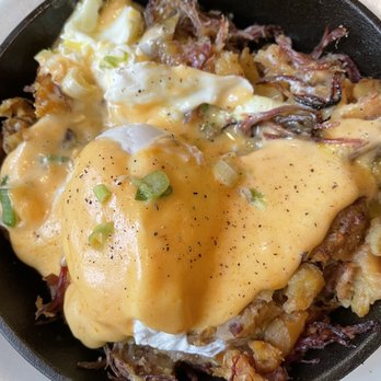 Juliette Restaurant - Corned beef hash special - Bars Near Me - Brooklyn, New York