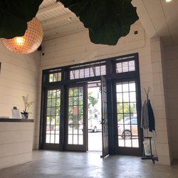 Pro Nails - Nice lobby. Friendly and welcoming.