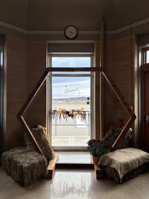 Holman's Table by null