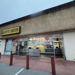 Granny's Donuts - Outside
