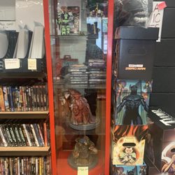 Hot Comics and Collectibles - A tone of figures valuable enough to lock up.  A major amount of figure here.