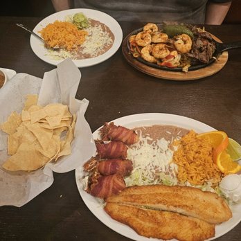 Los Compadres - Mexican Near Me - Long Beach, California