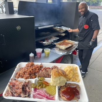 Brisket Daddy BBQ - Mixed plate - Pop-Up Restaurants Near Me