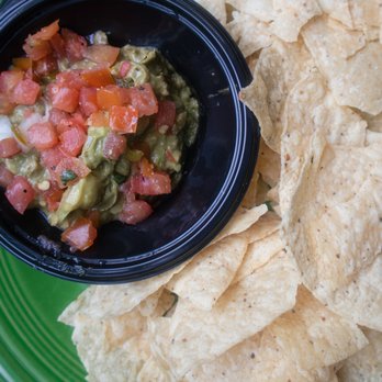 Bell Street Burritos - guacamole and chips - Mexican Near Me - Atlanta, Georgia