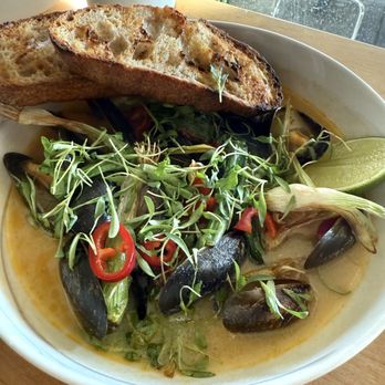 Liv's - Steamed Mussels - Seafood Near Me - Long Beach, California