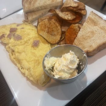 Meemom's - Wall Township - Jersey Omelette - Breakfast & Brunch Near Me - Wall Township, New Jersey