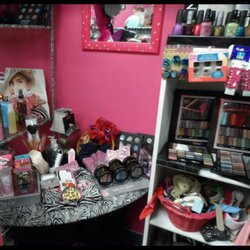 The Unique Boutique, - Makeup and accessories