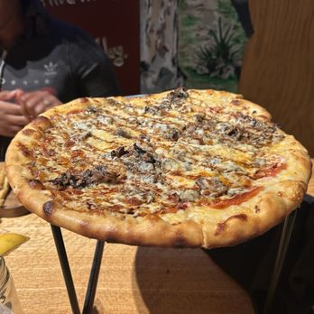 Ike & Oak Brewing Co - Wild Mushroom Pizza (added pepperoni) - Brewpubs Near Me - Woodridge, Illinois