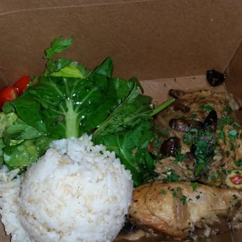 Maui Fresh Streatery - Chicken with olives and rice - Food Trucks Near Me Maui Fresh Streatery - Chicken with olives and rice - Food Trucks Near Me