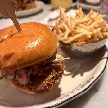 Deville Dinerbar - Diners Near Me - Montreal, Quebec Deville Dinerbar - Diners Near Me - Montreal, Quebec