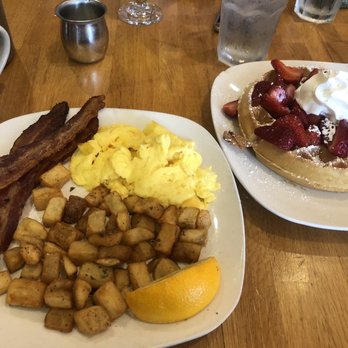 Brunchies - Traditional Breakfast Strawberry Waffle - Breakfast & Brunch Near Me - Tampa, Florida