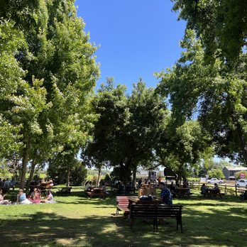 V Sattui Winery - Picnic table area - Wineries Near Me - Saint Helena, California V Sattui Winery - Picnic table area - Wineries Near Me - Saint Helena, California