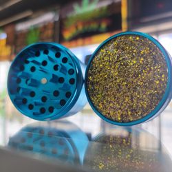 The Bomb Head Shop - Glitter top grinder