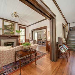 Inn At Mount Pleasant B&B - Entry upstairs to guest rooms