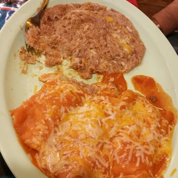 El Tapatio Restaurant - Enchilada dinner (extra beans in place of rice). Small tortillas but lots of meat. - Mexican Near Me - Muskegon, Michigan El Tapatio Restaurant - Enchilada dinner (extra beans in place of rice). Small tortillas but lots of meat. - Mexican Near Me - Muskegon, Michigan
