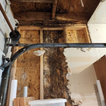 Hanson's Windows & Siding - Damage down the wall - Siding Near Me - Ann Arbor, Michigan