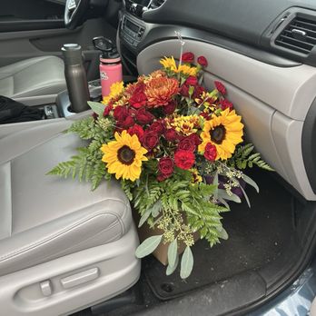 Soderberg's Florist & Flower Delivery - Fall flower arrangement - Florists Near Me - Minneapolis, Minnesota
