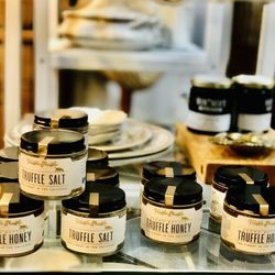 Oscar & Co - Truffle salt and truffle honey