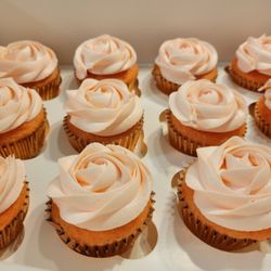 Lee Lee's Bakery - Strawberry cupcake with strawberry buttercream