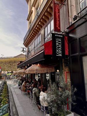 Le Louvre Ripaille by null