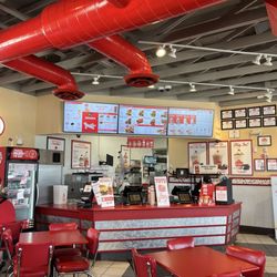 Freddy's Frozen Custard & Steakburgers - Inside
