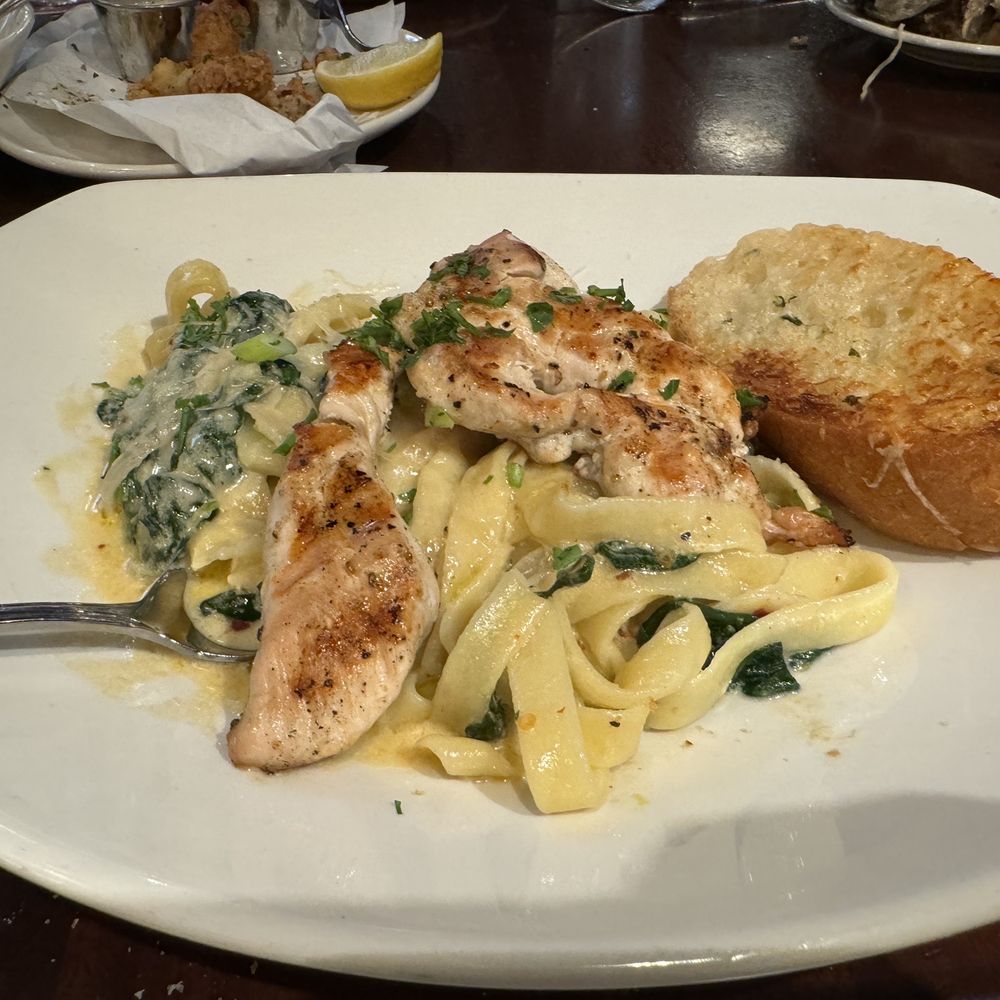 Pappadeaux Seafood Kitchen - Grilled chicken Alfredo - Seafood Near Me - Conroe, Texas