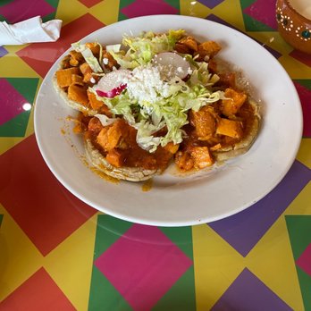 Los Chilaquiles - Sopes de chicharrón con carne - Mexican Near Me - Guadalajara, JAL