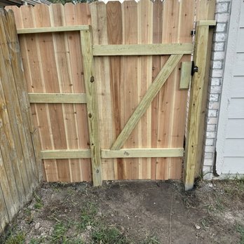 Texas Fence Builders - Fences & Gates Near Me - Houston, Texas Texas Fence Builders - Fences & Gates Near Me - Houston, Texas