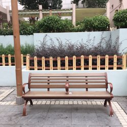 光漢臺花園 - Lots of benches, both covered and uncovered