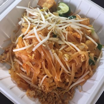 Khantoke Thai - Lunch portion tofu pad thai (I already squeezed the crap out of the lime!) - Thai Near Me - Hillsboro, Oregon