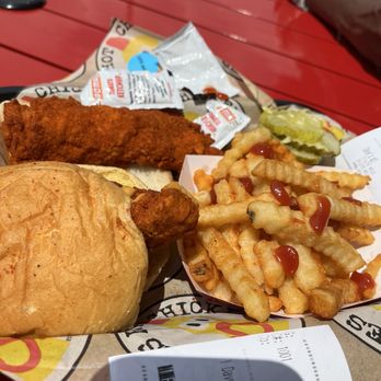 Dave's Hot Chicken - Dave's #3 1 Tender & 1 Slider w/ Fries - Chicken Shop Near Me - Union, New Jersey