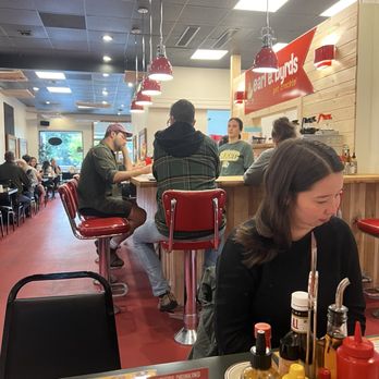 Earl E. Byrds - Diner - Breakfast & Brunch Near Me - Marquette, Michigan