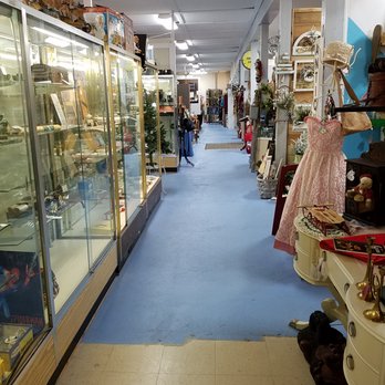 Tad's Westfield Shoppes - clear and wide pathways - Antiques Near Me - Westfield, Indiana Tad's Westfield Shoppes - clear and wide pathways - Antiques Near Me - Westfield, Indiana