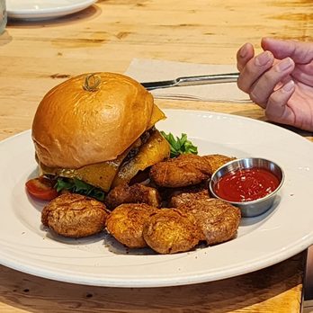 Scratch Kitchen - Scratch House Burger - Breakfast & Brunch Near Me - Honolulu, Hawaii